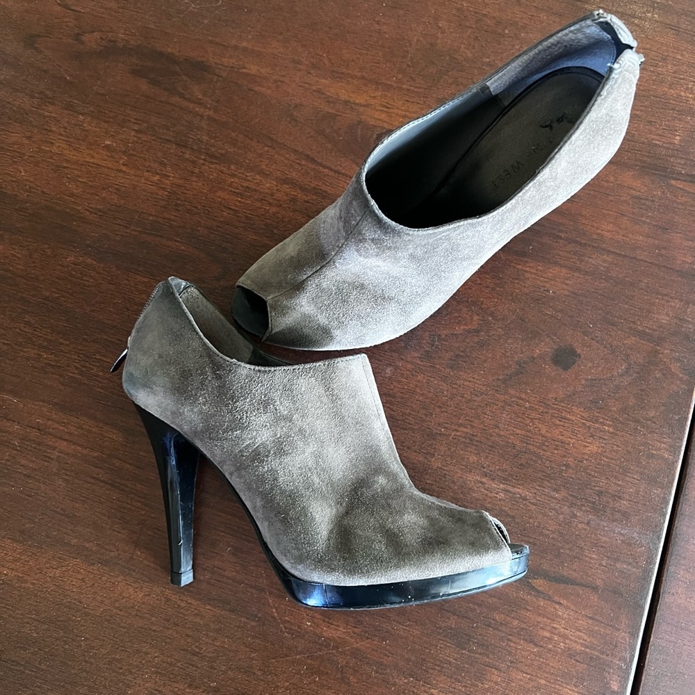 Nine West peep toe heels